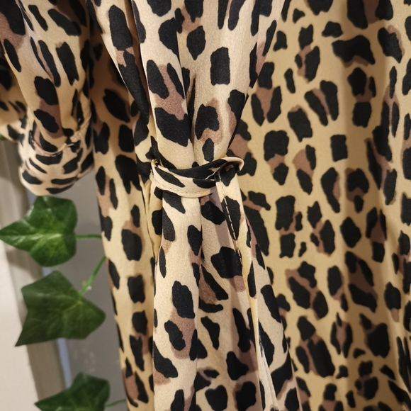 🆕 Forever21 Sleepwear Silky Short Sleeve Cover-up - Picture 4 of 11